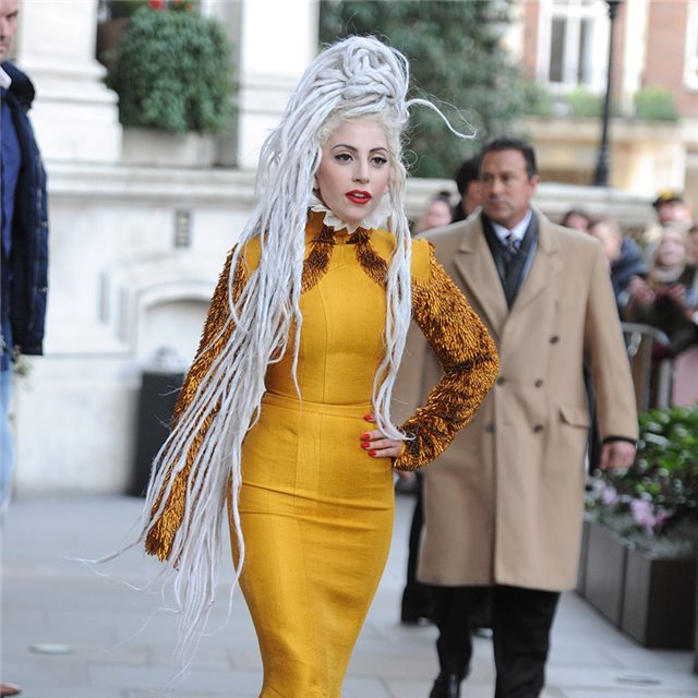 Los 15 looks más 'locos' de Lady Gaga