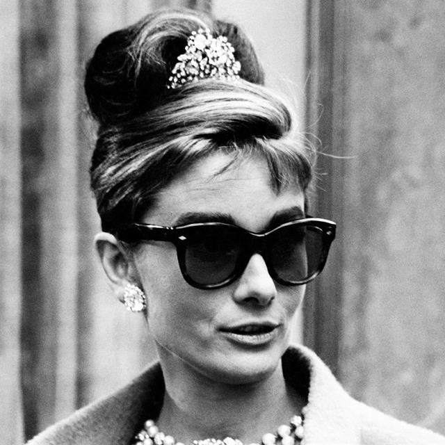 Cómo hacerte el clásico peinado de Audrey Hepburn (y sus versiones) que te salva en todos tus eventos