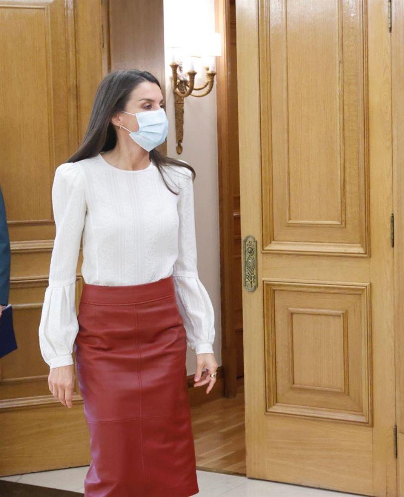 falda cuero stradivarius