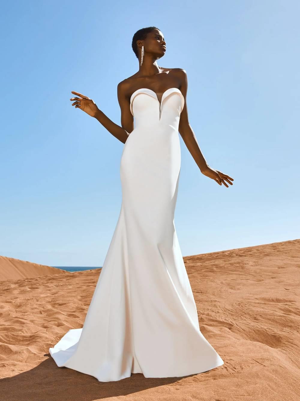 Vestido de novia sirena con escote corazón en eco crepé, Pronovias 2022