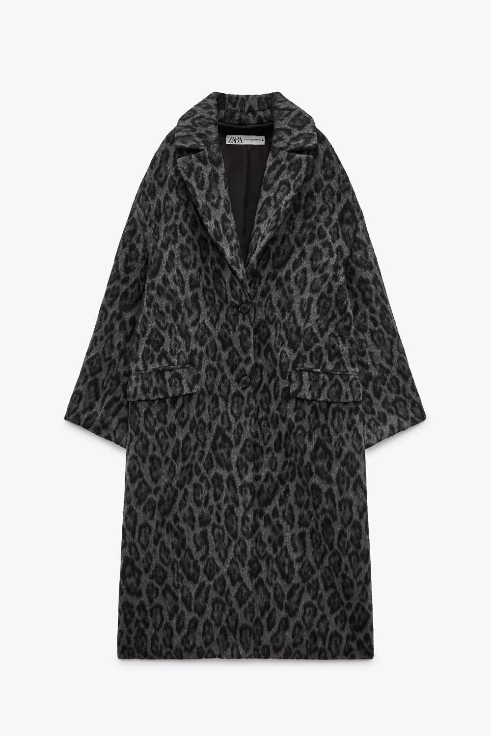 Abrigo gris con print de leopardo