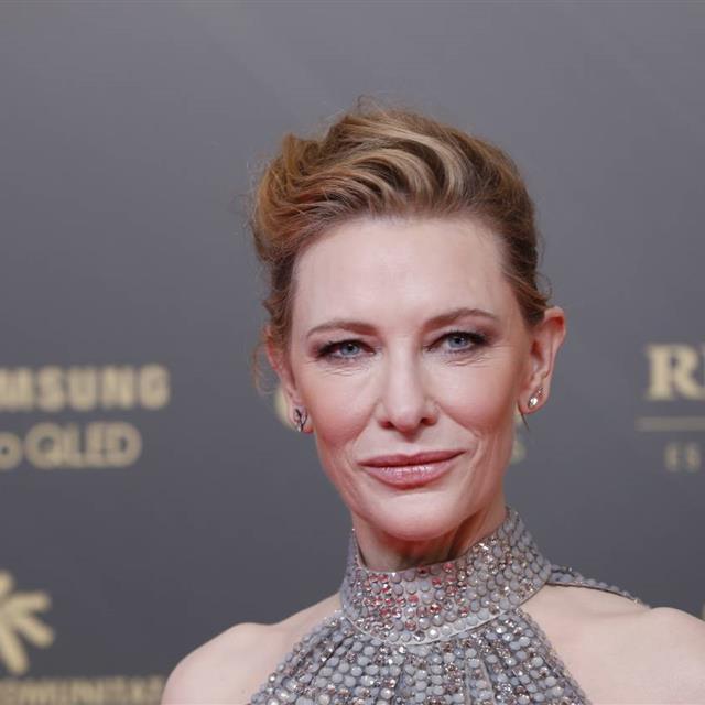 Si tienes media melena y quieres un look de fiesta con estilazo haz como Cate Blanchett en los Goya 2022