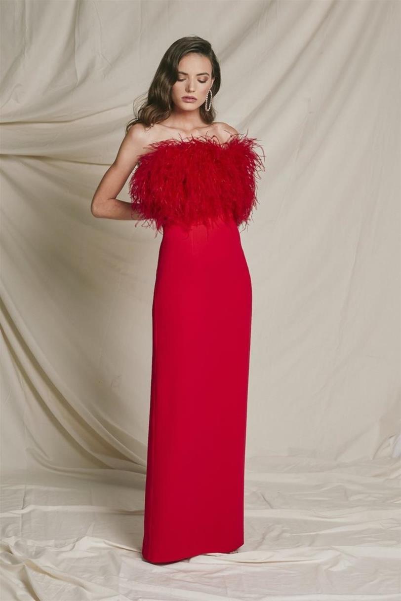 Vestido rojo con plumas de Redondo Brand