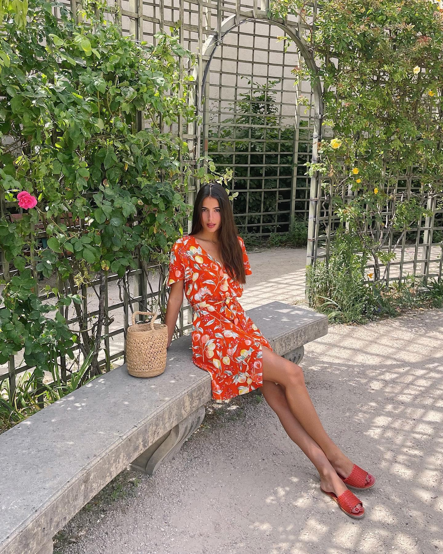 Mujeres francesas tendencias verano sandalias rojas