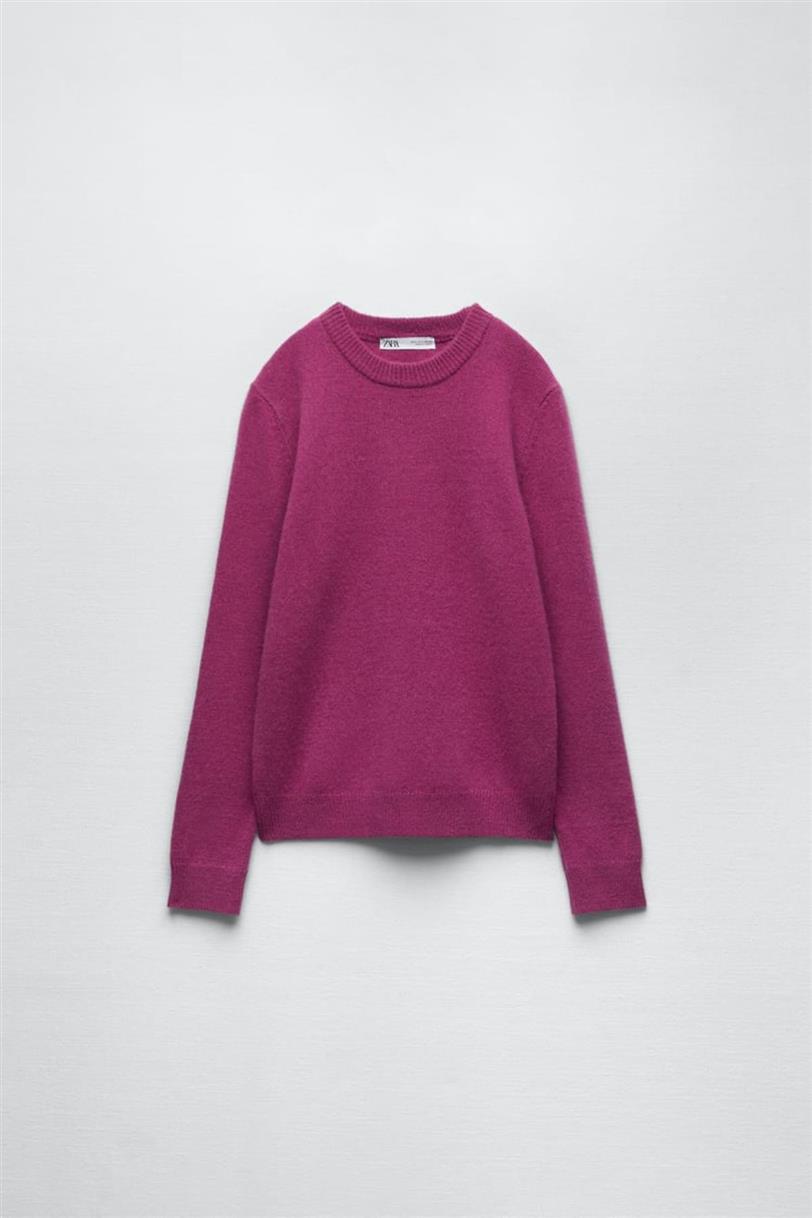 Jersey de cuello redondo de cashmere y lana en color berenjena de Zara
