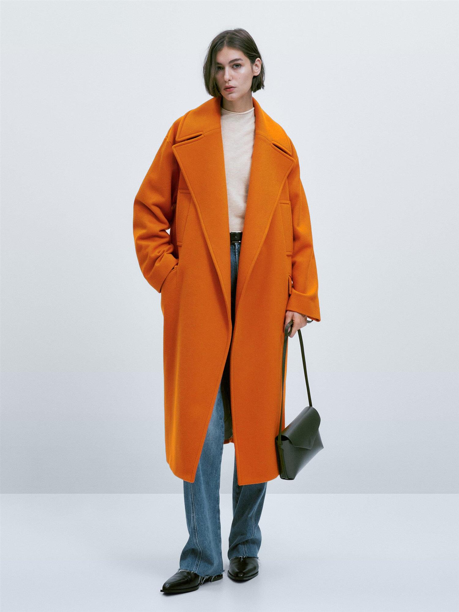 Abrigo en color naranja de Massimo Dutti