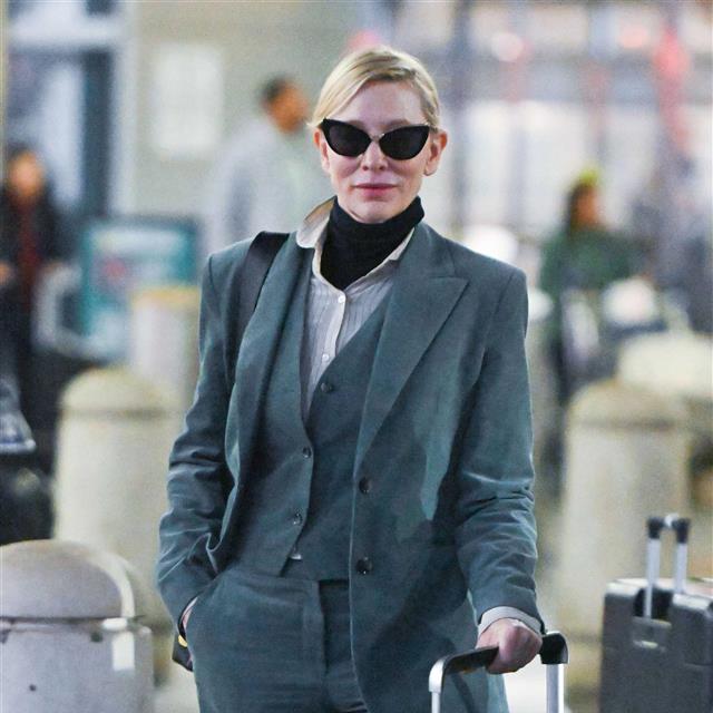 Cate Blanchett y cómo llevar el traje de chaqueta y chaleco de Mango que más estiliza a partir de los 50: así se combina con camisa de rayas