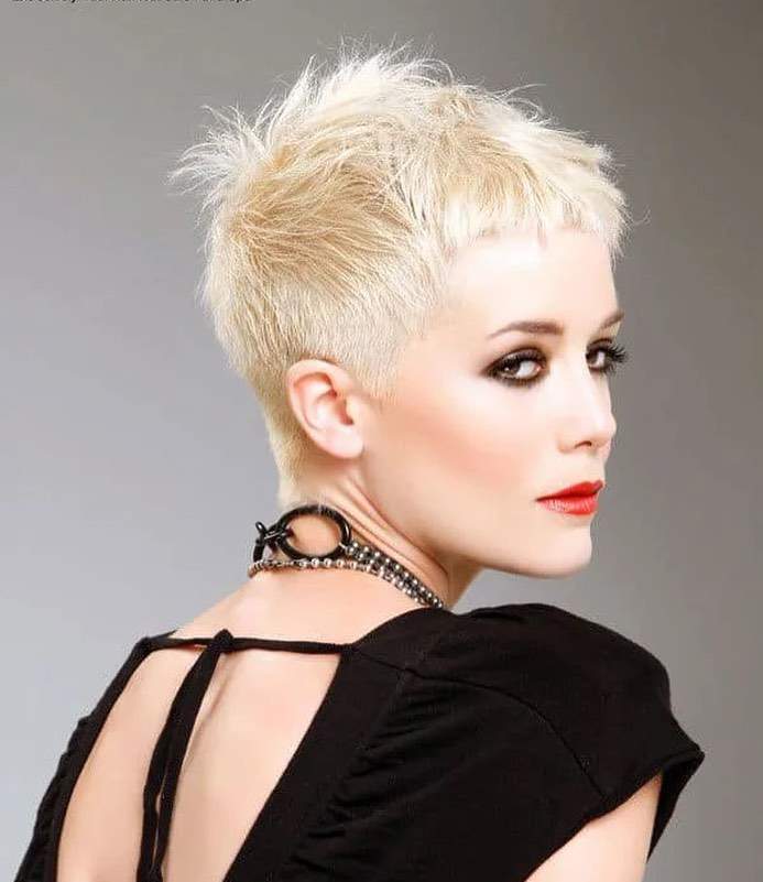 Corte out: pixie