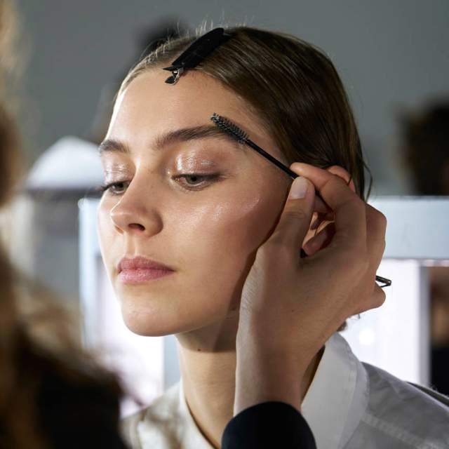 Cuál es la diferencia entre microblading y brow up y qué técnica de cejas te quedará mejor según la forma de tu cara