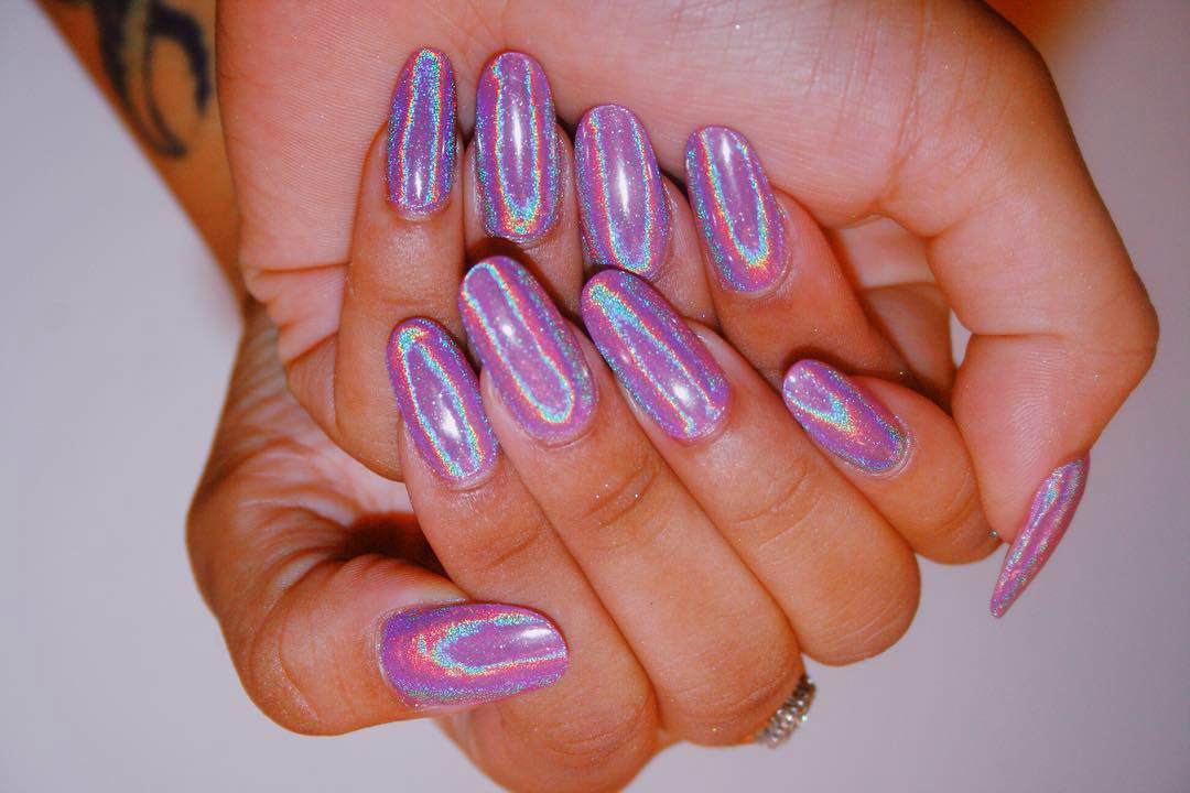 Diamond aura nails en color lila