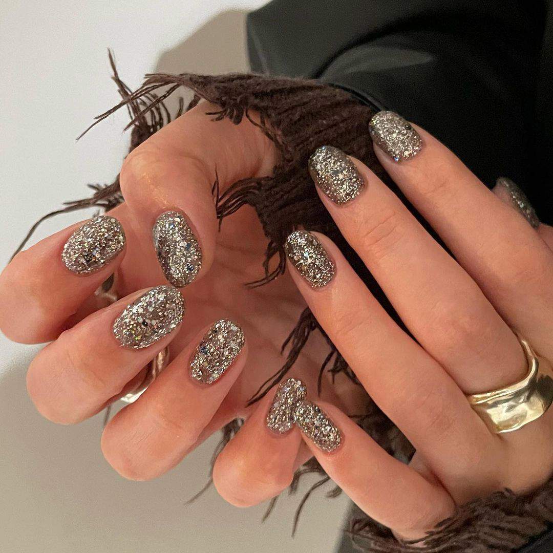 Diamond aura nails: las uñas joya