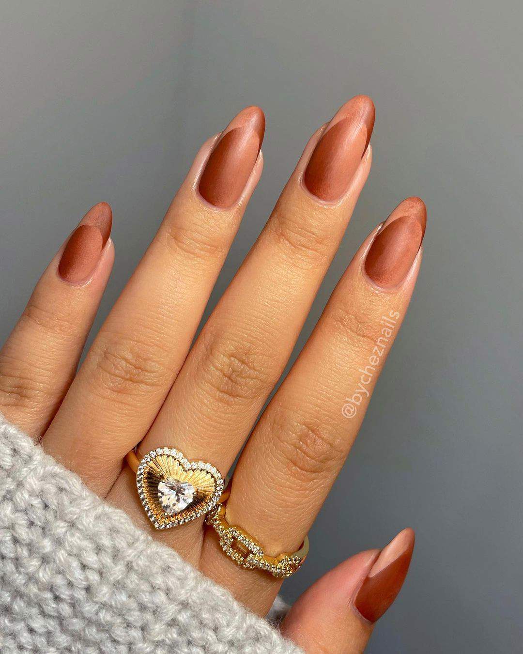 French nails illusion: camel