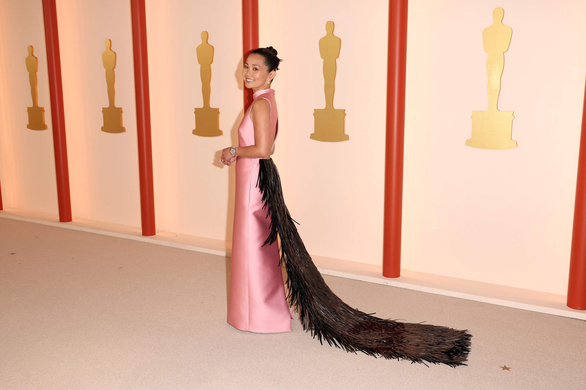 Premios Oscars 2023 vestido Hong Chau
