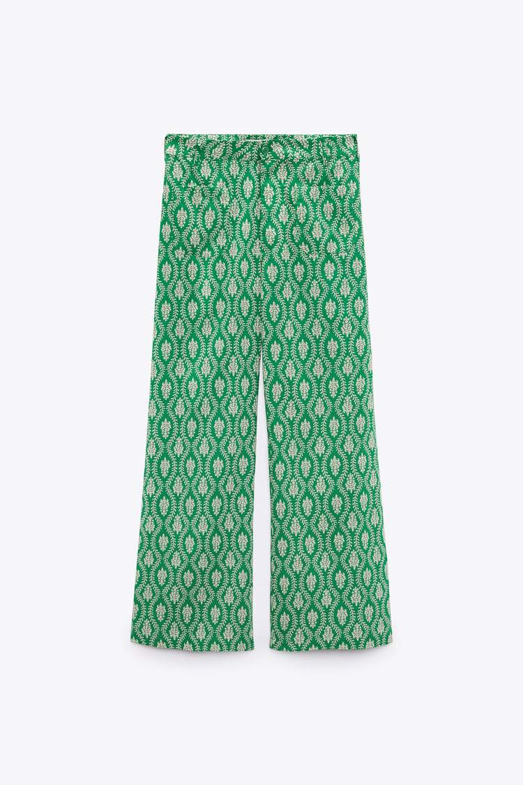 5 Pantalones sueltecitos de Zara: estampado verde