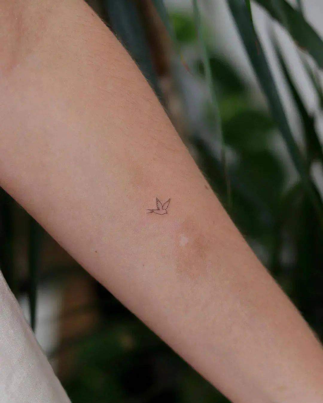 Tatuaje de pequeño pájaro