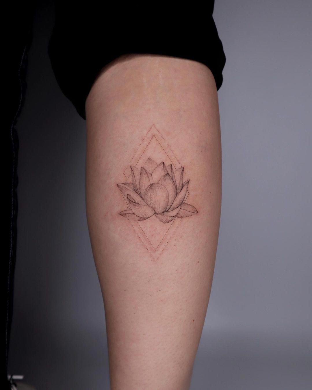 Un diseño de flor de loto y geometrías