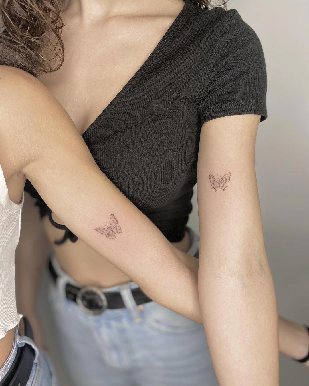 Tatuaje de mariposa en pareja