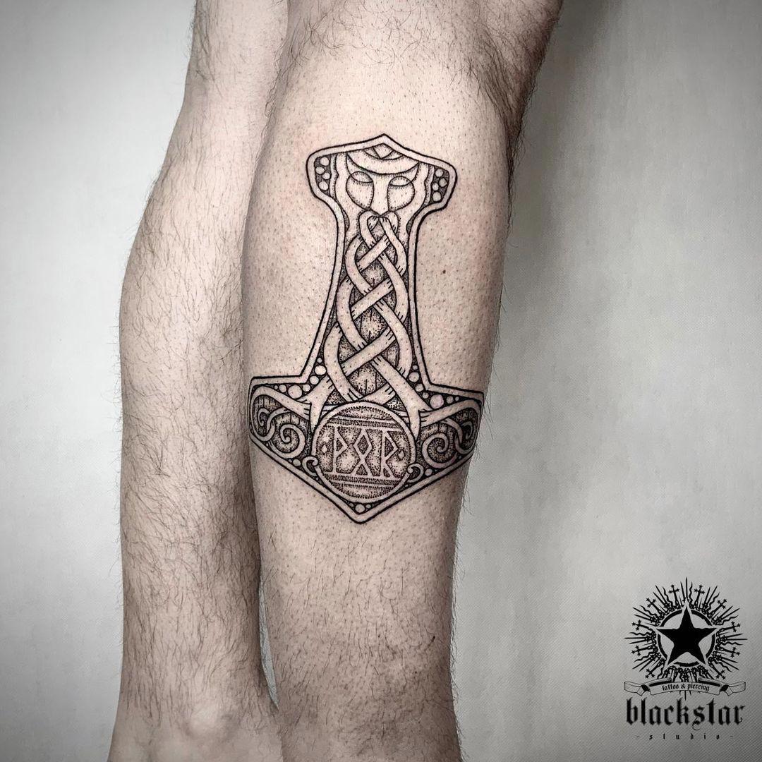 tatuaje vikingo hombre