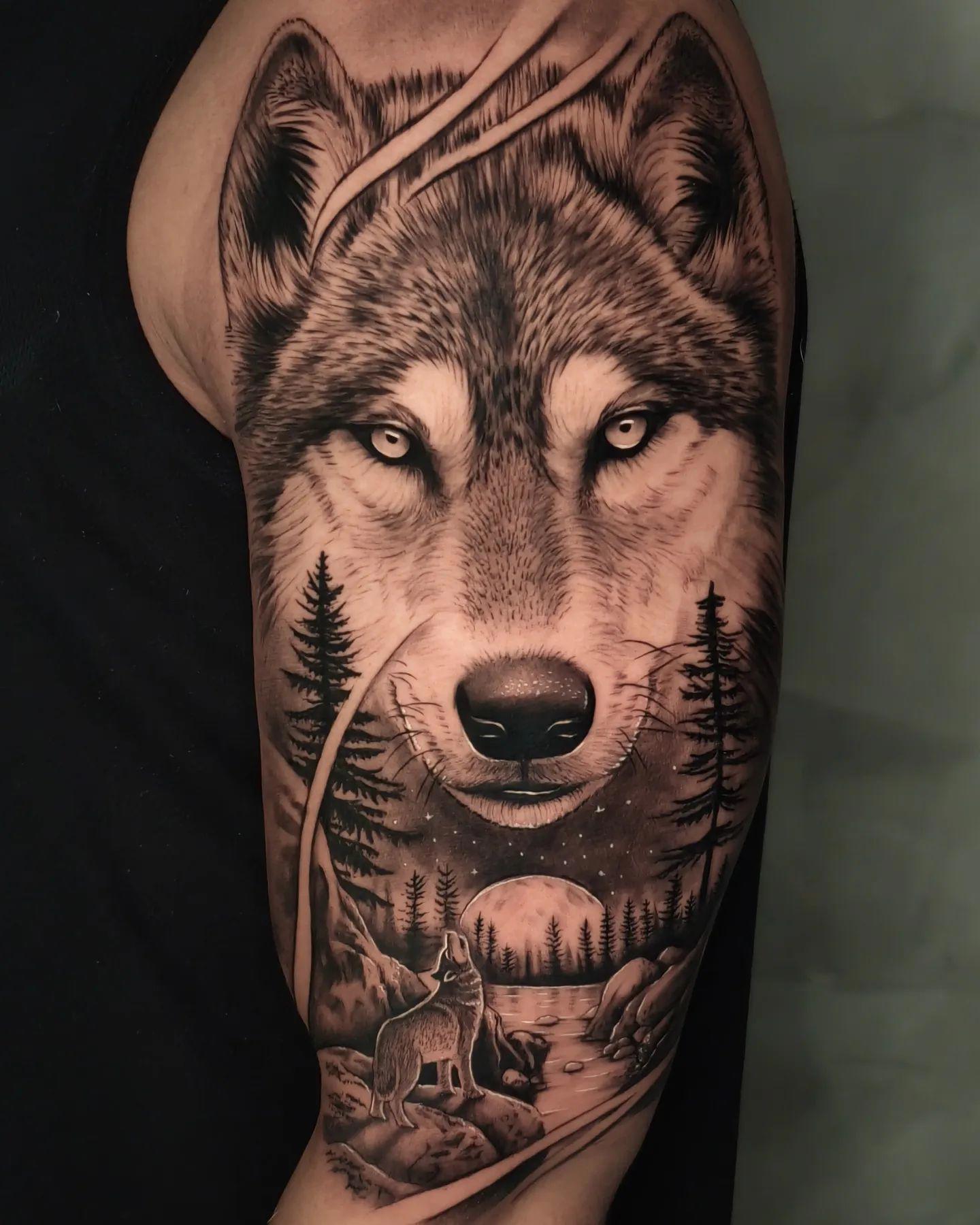 Tatu de lobo realista en el brazo