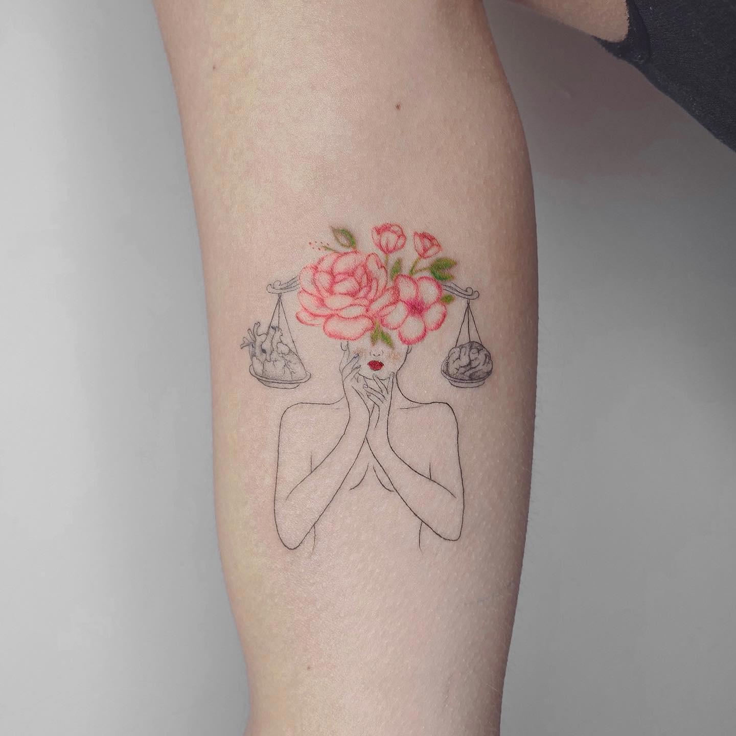 Tatuaje de flores con mucho simbolismo