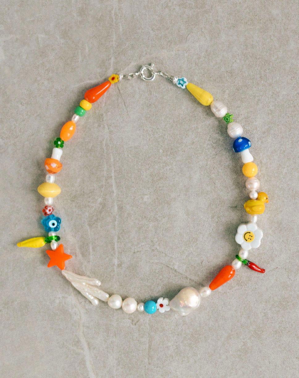Collar de abalorios de colores y perlas naturales