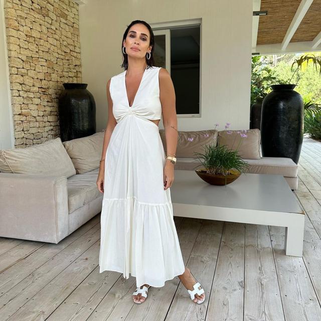 El vestido blanco más bonito lo tiene Vicky Martín Berrocal: con un toque romántico, disimula barriga y hace tipazo