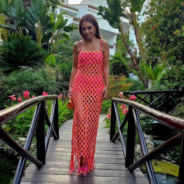 El vestido viral de Paula Echevarría en colores vitamina que combina con sandalias de Primark