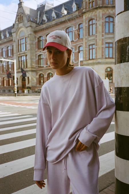 10 sudaderas elegantes de Zara que te servirán ahora y en invierno: de