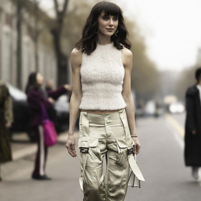 8 pantalones cargo satinados de Zara y H&M que llevarán las mujeres más elegantes de 50: juveniles y elegantes