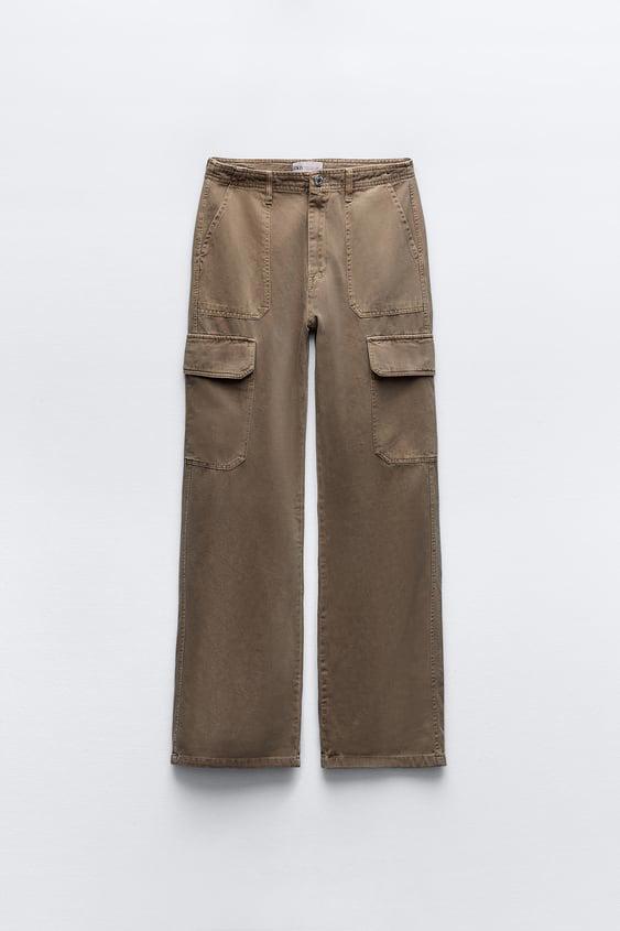 Pantalón cargo en marrón