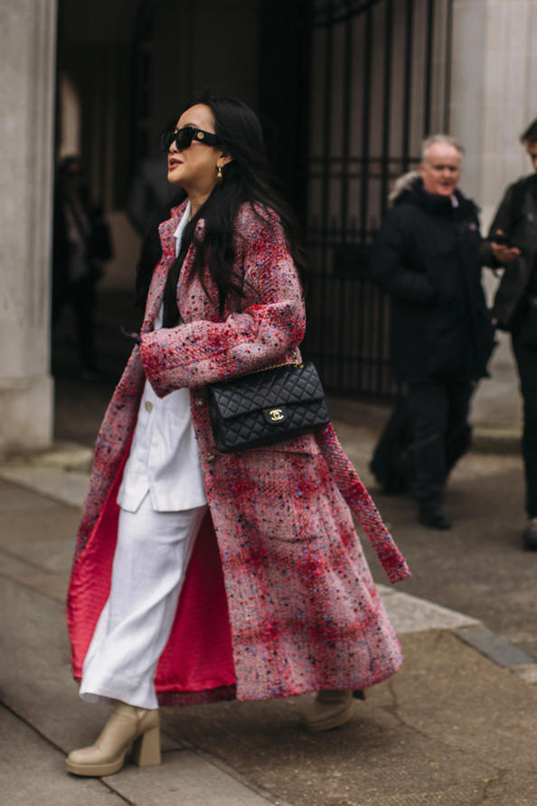 Colores que combinan con el rosa: looks para llevarlo de manera elegante
