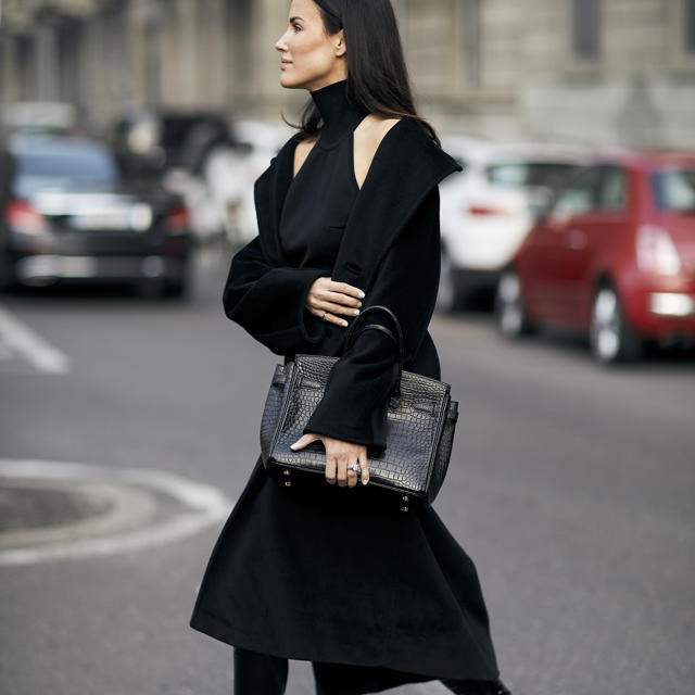 10 vestidos de Zara para llevar con medias negras en invierno: cómodos, elegantes y estilizan