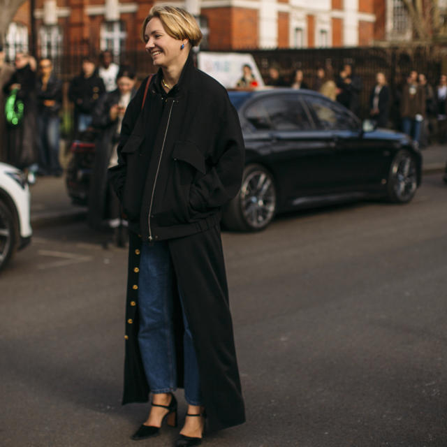 Se agotan por minutos: estos zapatos de Zara con tacón sensato son los favoritos de las mujeres de 50 con jeans
