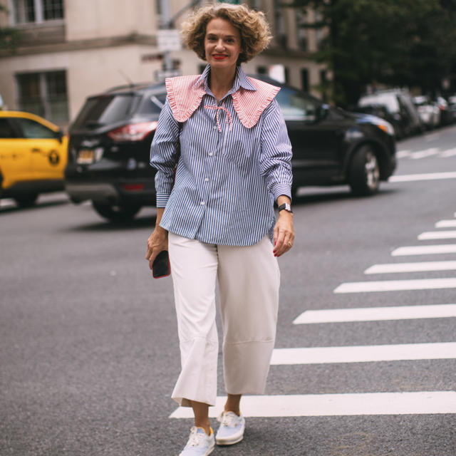 Massimo Dutti agotará el pantalón culotte más elegante que las mujeres de 50 llevarán con zapatillas cómodas