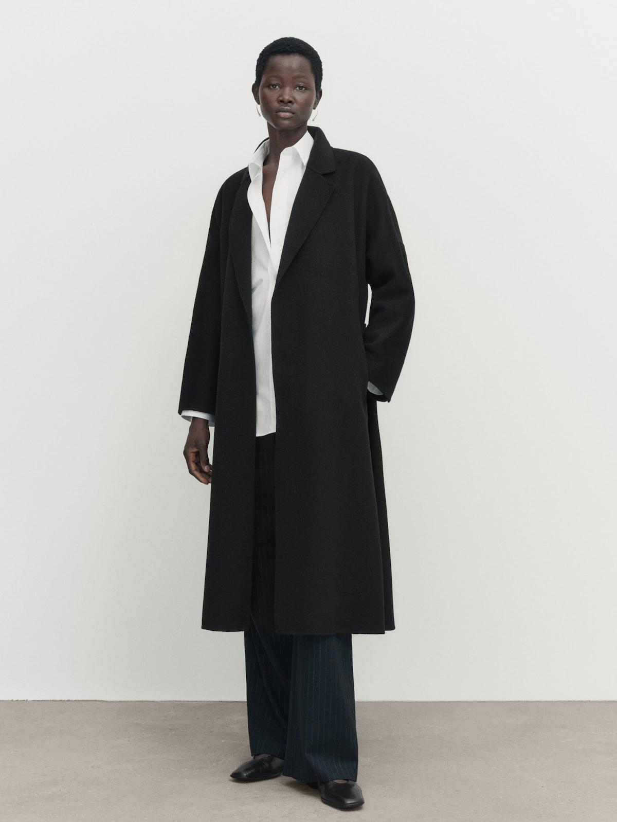 Abrigo oversize negro de Massimo Dutti