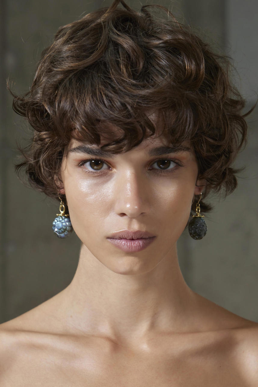25 cortes de pelo con flequillo largo que sientan bien a los 20 y a los ...