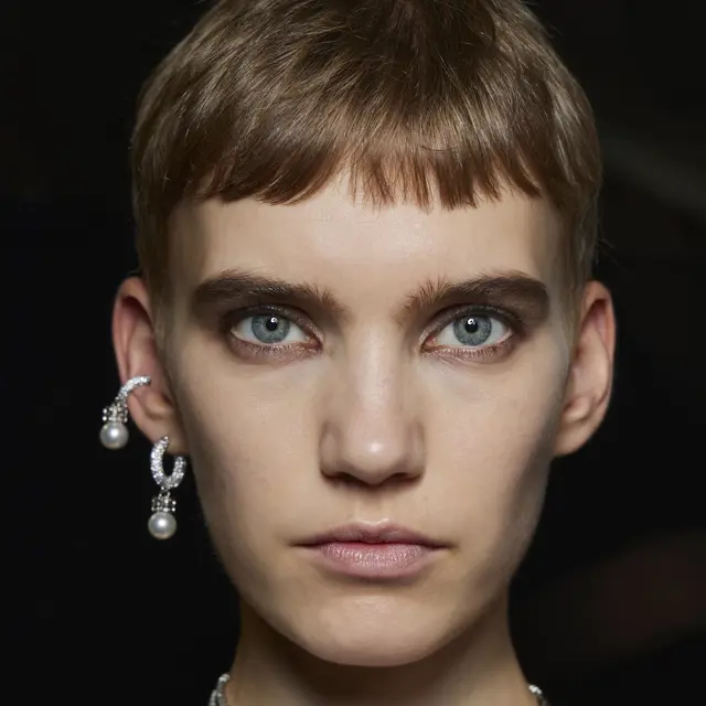 Givenchy reinventa el look grunge y lo convierte en un maquillaje sofisticado perfecto para las 24 horas del día