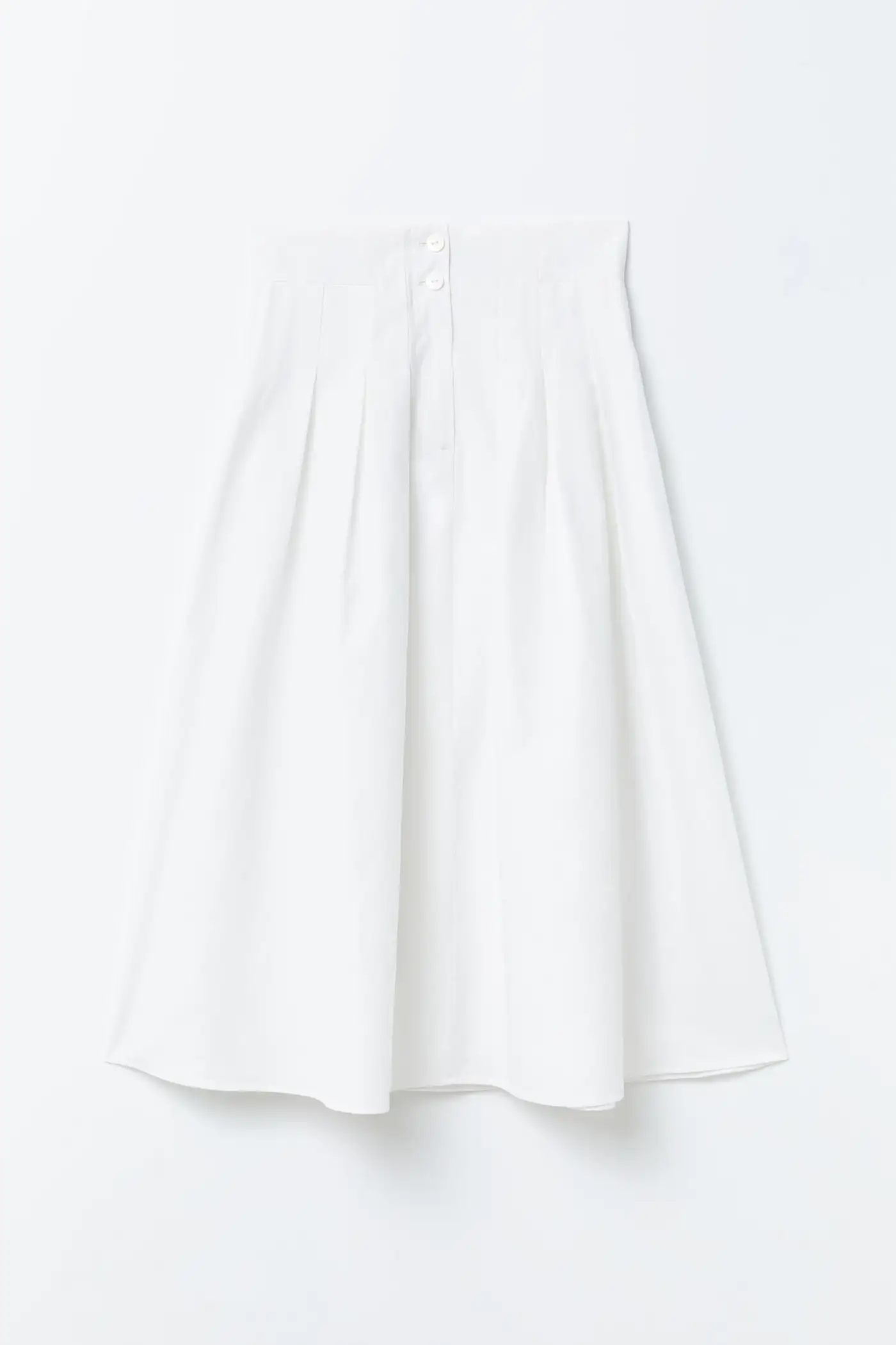 Falda blanca con efecto vientre plano