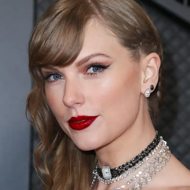 Por qué Taylor Swift lleva siempre los labios perfectos: el truco de 1 minuto para un resultado duradero