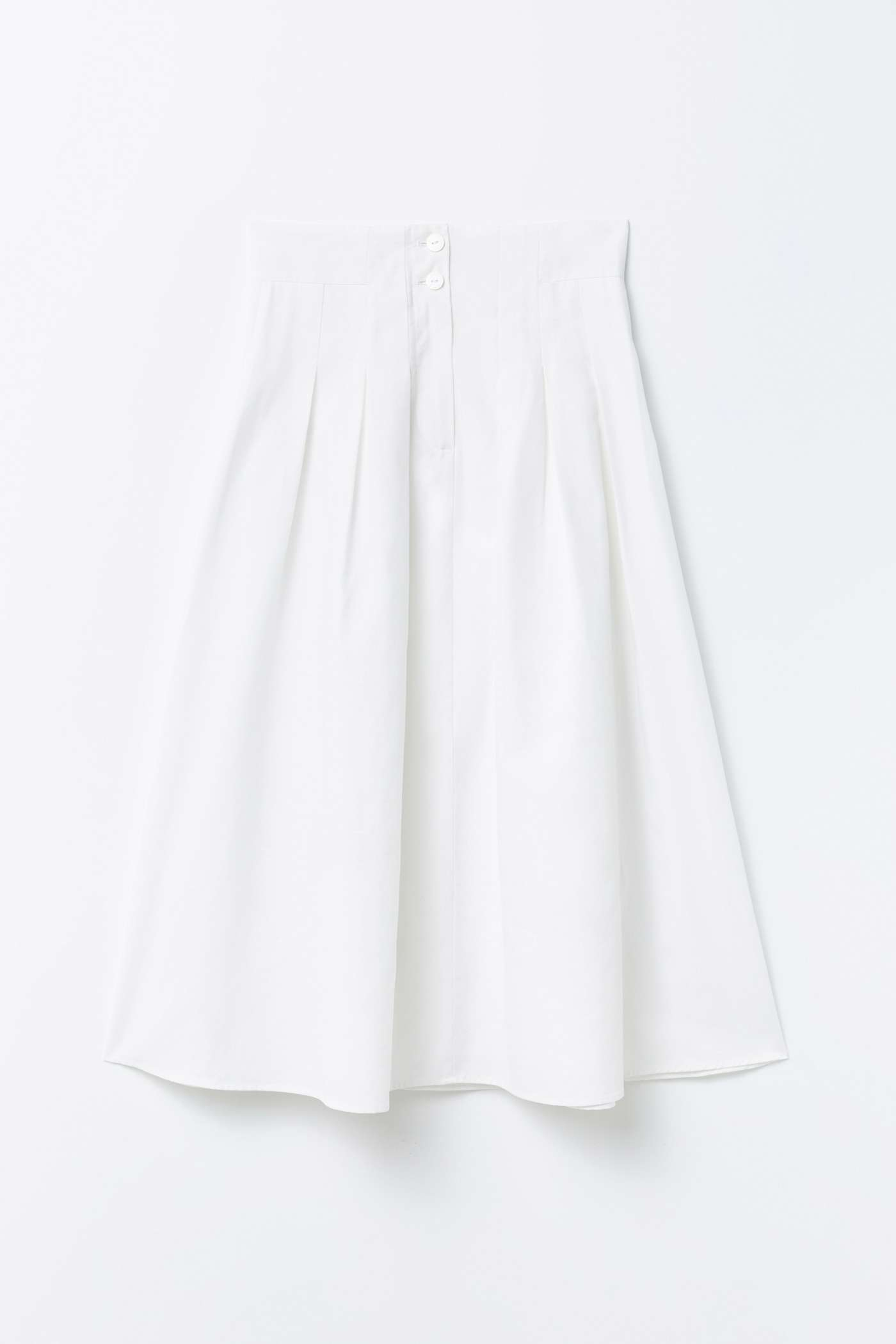 Falda blanca con efecto vientre plano
