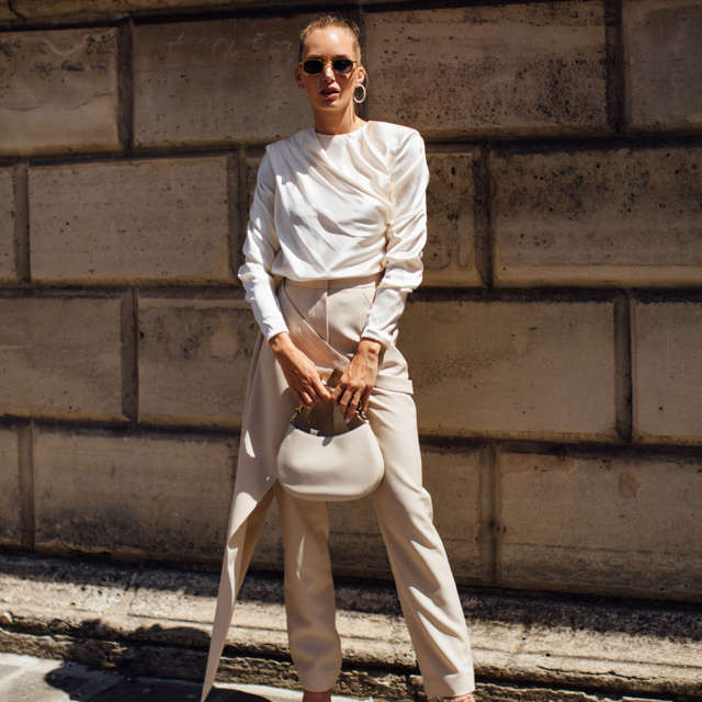 10 blusas blancas de Sfera para llevar con falda en primavera: elegantes y con efecto tipazo