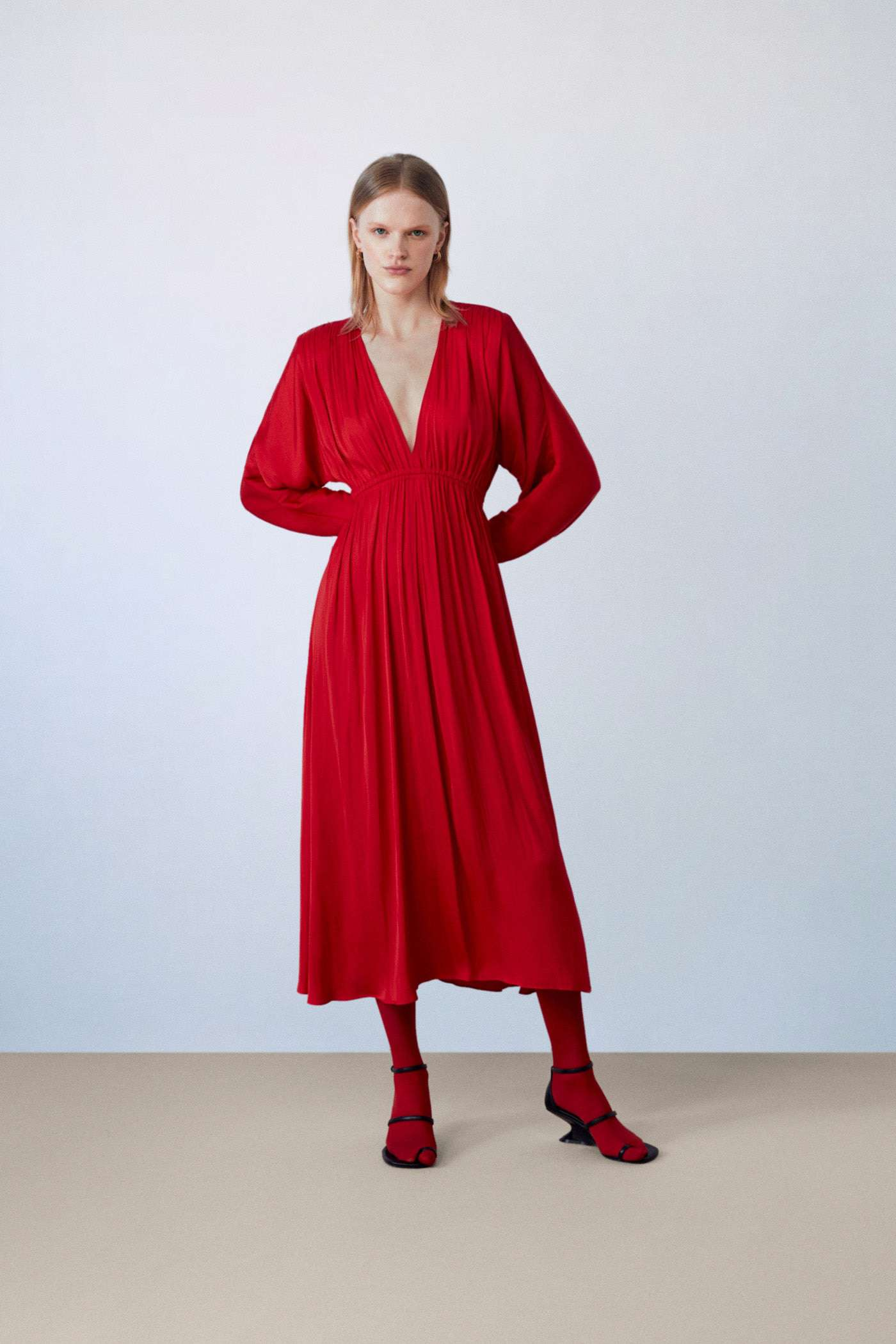 Vestido rojo fruncido