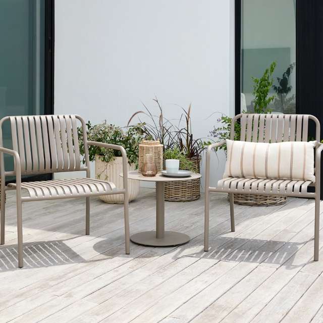 El buen tiempo ha llegado y es hora de decorar tu jardín con las mejores tendencias en diseño y materiales