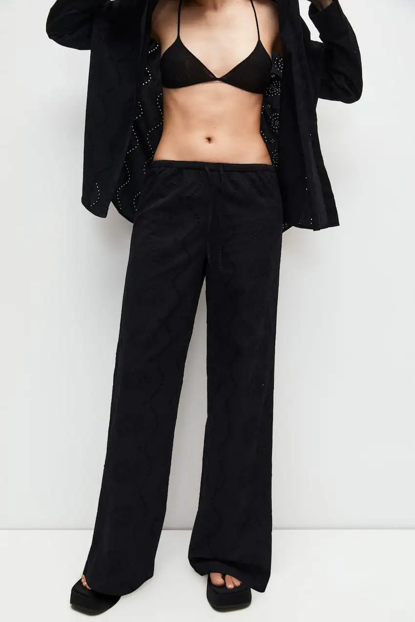 Pantalón bordado suizo negro