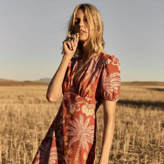 Jueves de novedades en Zara: el vestido boho con el estampado más bonito que agotarán las más elegantes del norte