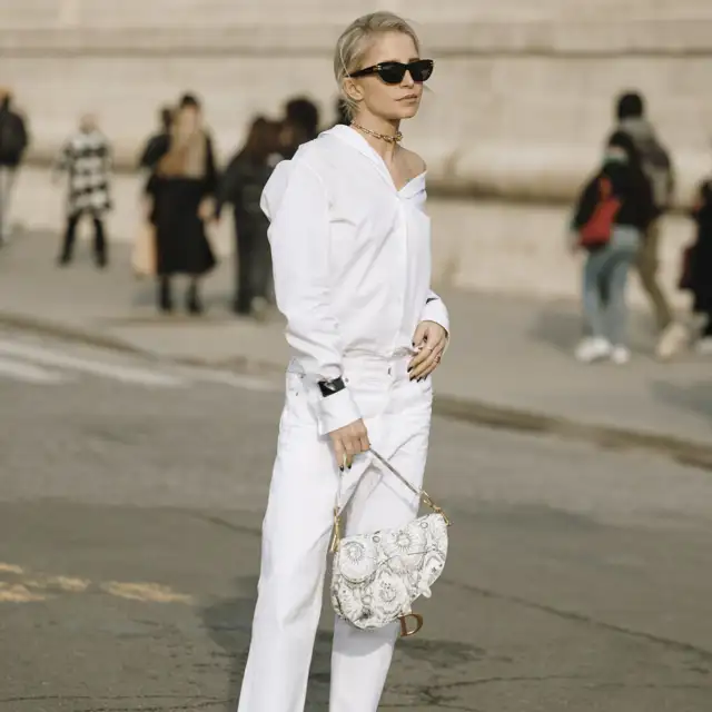 Los vaqueros blancos de Zara que necesitas este verano y 3 formas elegantes de combinarlos según el street style
