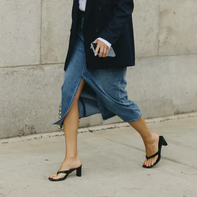 Las 'sandalias dedo' favoritas de las más elegantes las tiene El Corte Inglés: 10 modelos que combinan con bermudas y vestidos midi