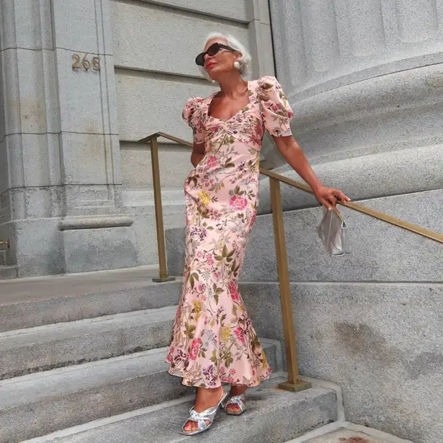 Mi madre roza los 60 y ha encontrado el vestido de Sfera más bonito para ir guapa y cómoda en las noches de verano