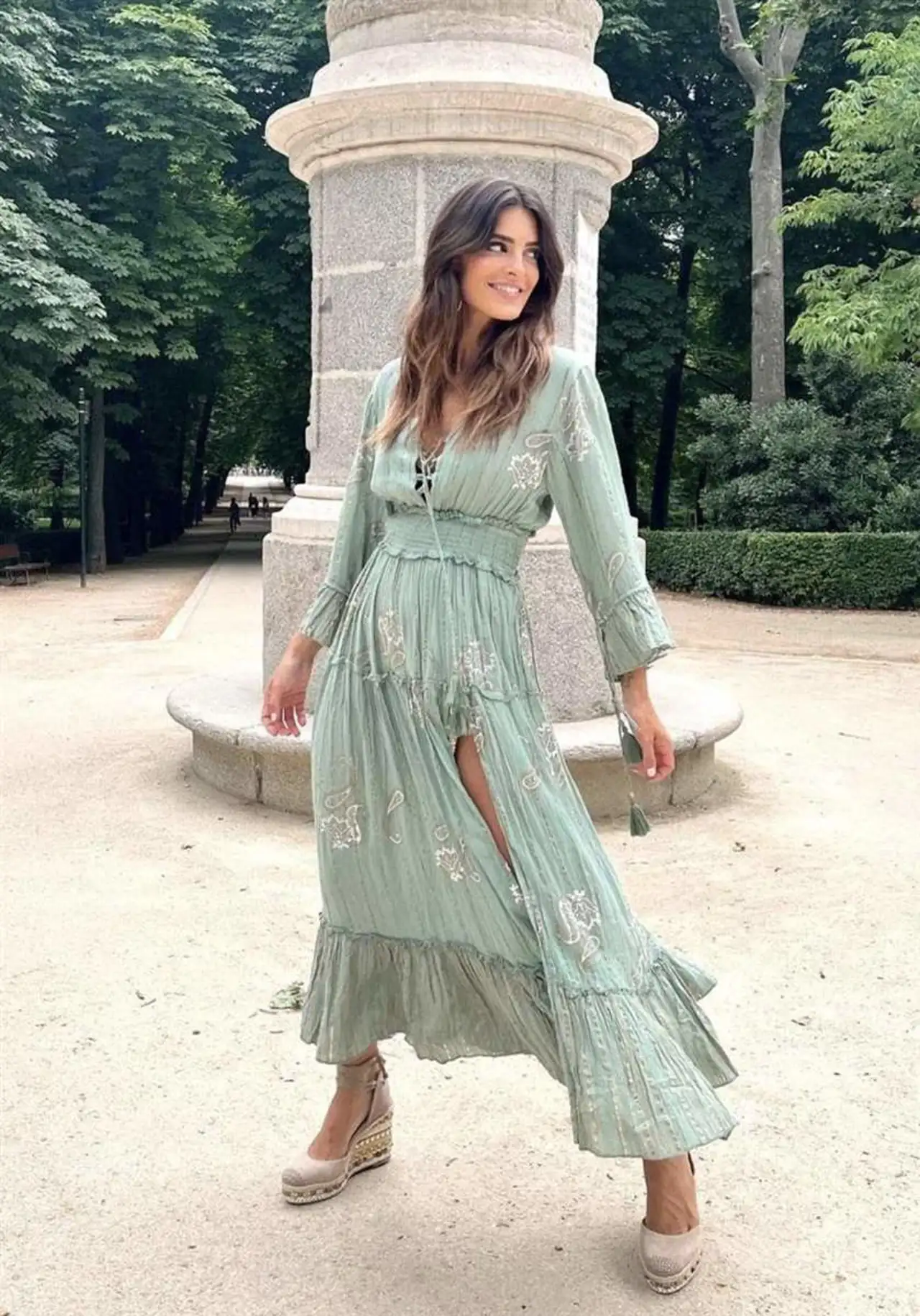 Vestido boho y alpargatas: apertura