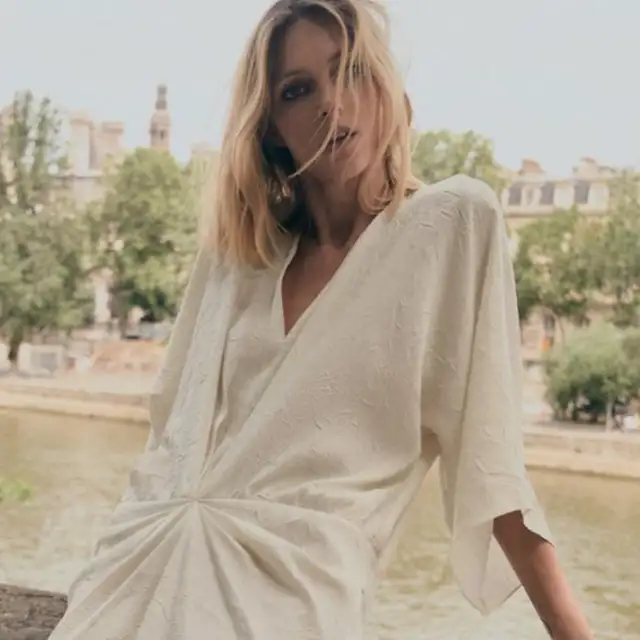 El martes de novedades en Zara nos ha traído el vestido de lino que agotarán las de 50 pijitas: hace tipazo, fresquito y cubre rodilla